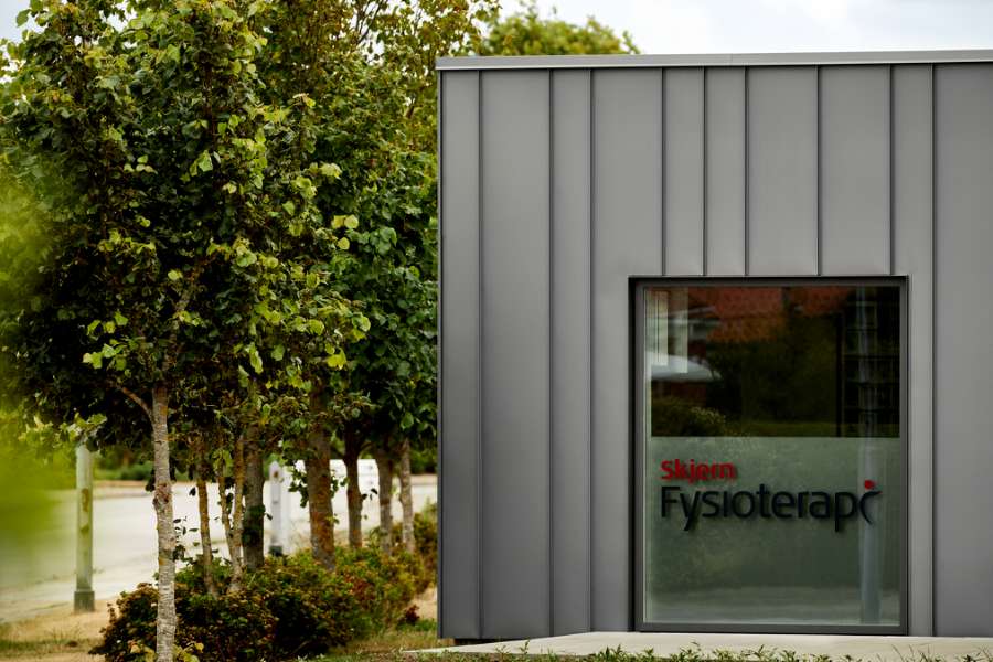 Durable steel profiles house physiotherapists who keep you strong, Ranunkelvej 11A, 6900 Skjern, Denmark